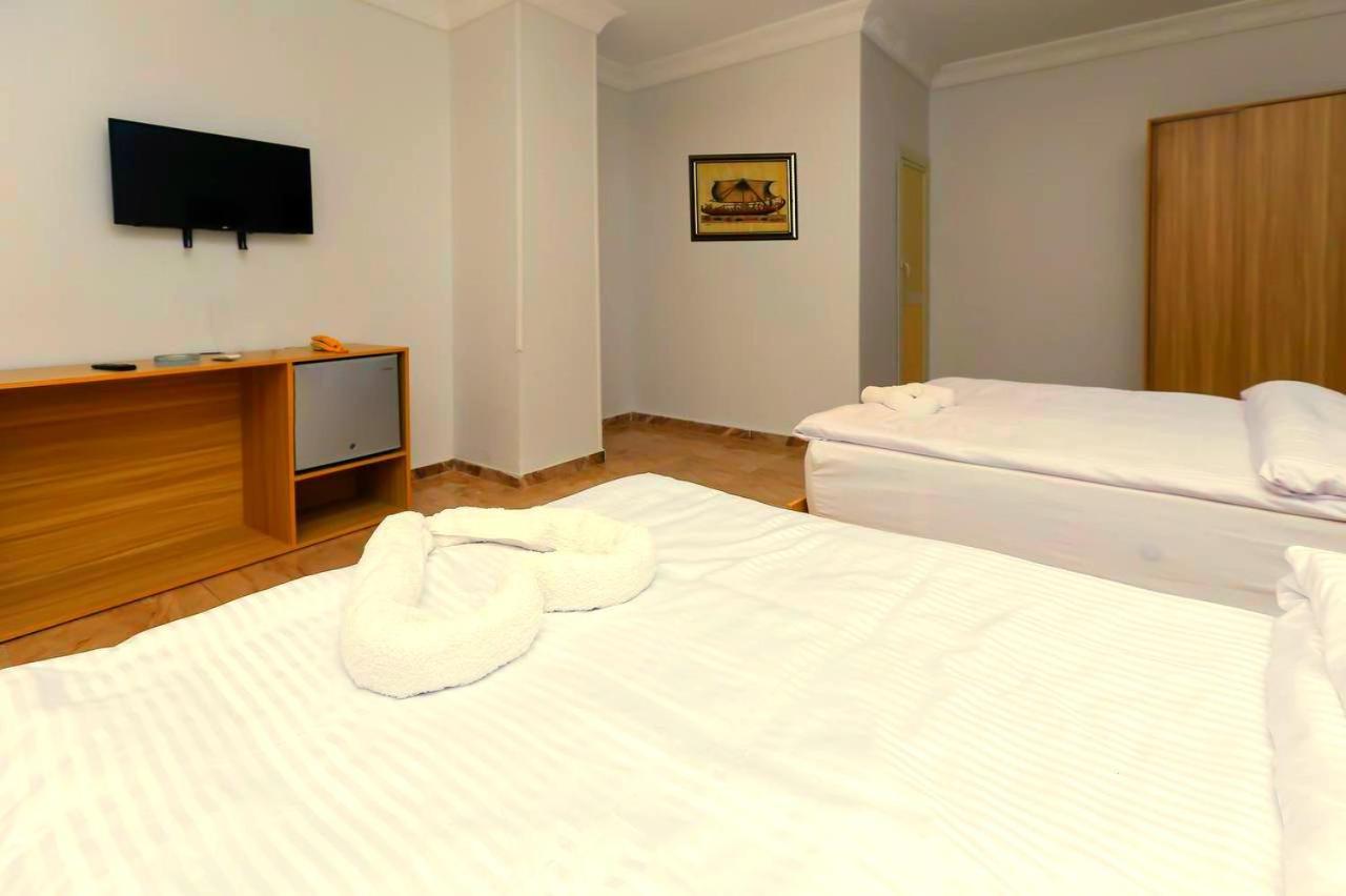 Pyramids Express 3*